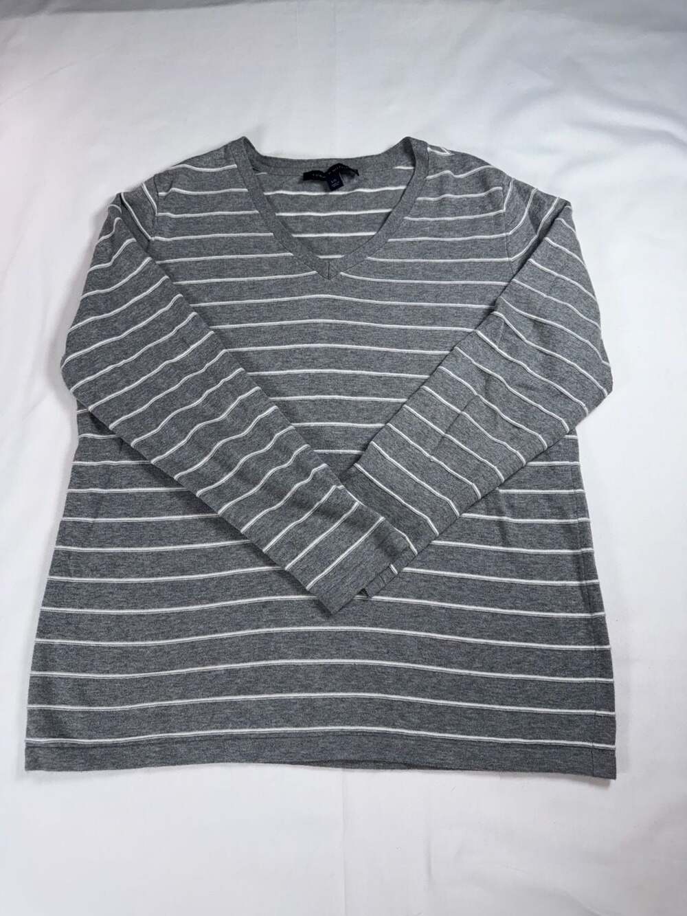 Tommy Hilfiger V-Neck Sweater Size L Gray White Striped Pullover